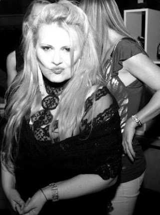 A nő és a fegyvere - DIVAT&STÍLUS - Hírek  - cipőkiállítás, Felly K, high heels, kiállítás, magassarkú, magma galéria, 