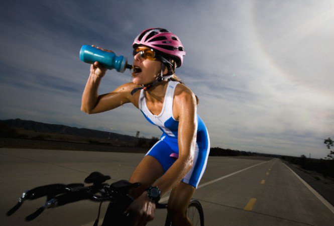 Az izotóniás oldat nem csak az élsportolók itala - KERESD A NŐT  - Egészség - edzés, folyadékpótlás, izotóniás ital, 