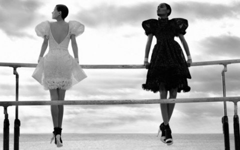 Szandál zonkival. Menő, vagy ciki? - DIVAT&STÍLUS - Stílusiskola - baki, Chanel, divat, szandál, Vogue, zokni, 