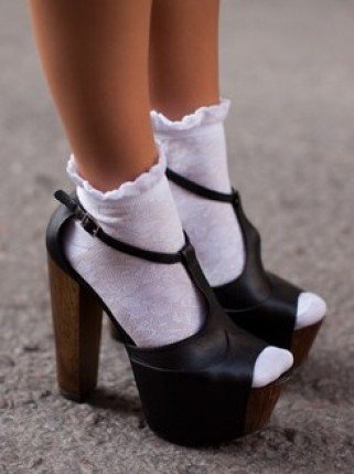 Szandál zonkival. Menő, vagy ciki? - DIVAT&STÍLUS - Stílusiskola - baki, Chanel, divat, szandál, Vogue, zokni, 