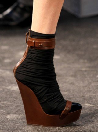 Szandál zonkival. Menő, vagy ciki? - DIVAT&STÍLUS - Stílusiskola - baki, Chanel, divat, szandál, Vogue, zokni, 