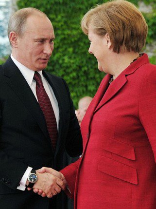 Putyin hordja a legdrágább karórákat - Hírek  -  - ++++Tourbograph, +++Putyin, ++Blancplain+Aqualun, +Lange+%26+Sohne+Flybac, Philippe+Perpetual+Calendar, 