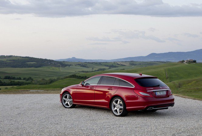 Megérkezett a Mercedes-Benz CLS kombi - Videó -  -  - luxusaut%C3%B3++teljes%C3%ADtm%C3%A9ny++l%C3%B3er%C5%91++csal%C3%A1di+aut%C3%B3++kombi++Mercedes-Benz++motorpaletta, 