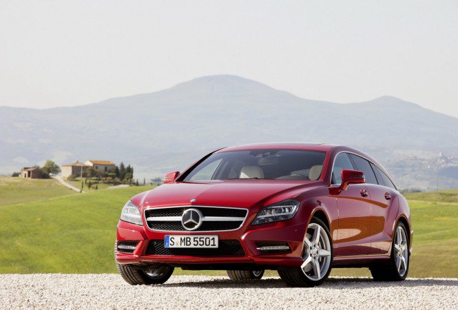 Megérkezett a Mercedes-Benz CLS kombi - Videó -  -  - luxusaut%C3%B3++teljes%C3%ADtm%C3%A9ny++l%C3%B3er%C5%91++csal%C3%A1di+aut%C3%B3++kombi++Mercedes-Benz++motorpaletta, 