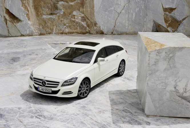 Megérkezett a Mercedes-Benz CLS kombi - Videó -  -  - luxusaut%C3%B3++teljes%C3%ADtm%C3%A9ny++l%C3%B3er%C5%91++csal%C3%A1di+aut%C3%B3++kombi++Mercedes-Benz++motorpaletta, 