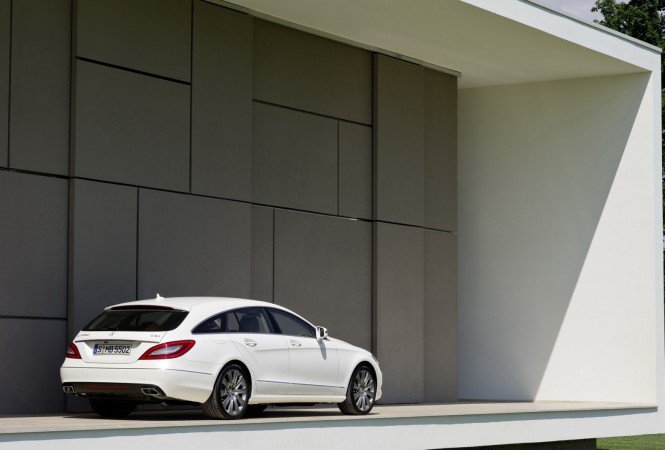 Megérkezett a Mercedes-Benz CLS kombi - Videó -  -  - luxusaut%C3%B3++teljes%C3%ADtm%C3%A9ny++l%C3%B3er%C5%91++csal%C3%A1di+aut%C3%B3++kombi++Mercedes-Benz++motorpaletta, 