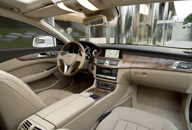 Megérkezett a Mercedes-Benz CLS kombi - Videó -  -  - luxusaut%C3%B3++teljes%C3%ADtm%C3%A9ny++l%C3%B3er%C5%91++csal%C3%A1di+aut%C3%B3++kombi++Mercedes-Benz++motorpaletta, 