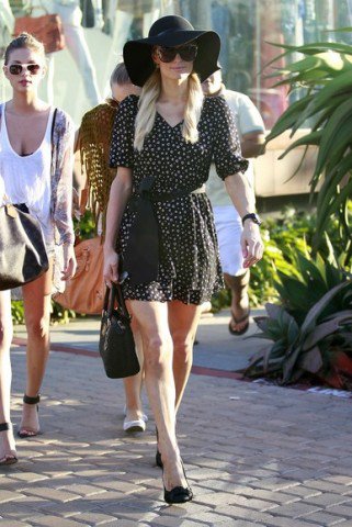 Paris Hilton hibátlan szettje - DIVAT&STÍLUS - Stílusiskola - 