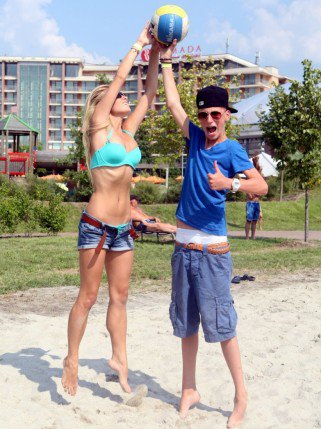 Levetkőzött Iszak Eszti és Adri -  -  - ++Viva+Tv, +Iszak+Eszter, Random+Marci, 