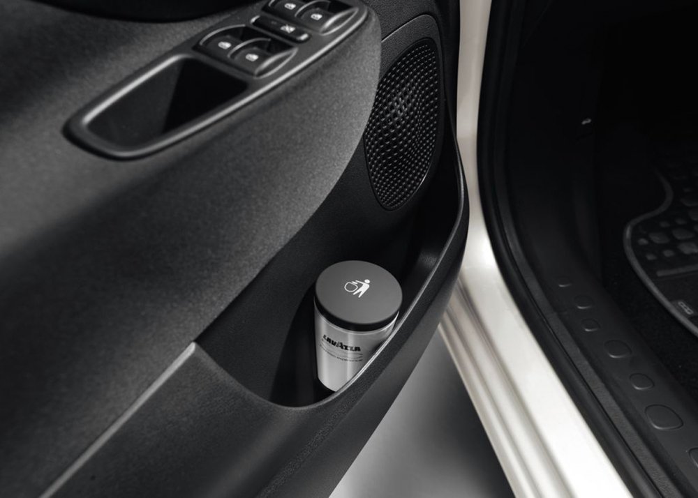 Már az autóban is főzhetsz kávét - Otthon & Design -  - Fiat++kisaut%C3%B3++felszerelts%C3%A9g++Lavazza++k%C3%A1v%C3%A9f%C5%91z%C5%91, 