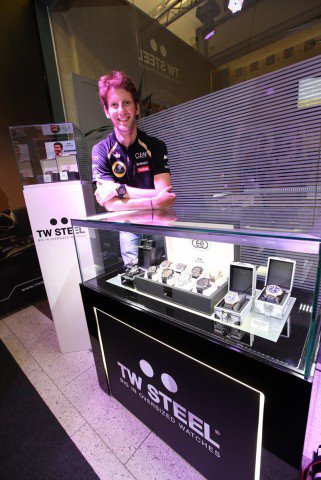 A Lotus F1 csapatával sütiztünk - Hírek  -  - %C3%B3ra, ++++++++++++++Formula+1, ++++++++++++++Lotus++F1+Team, ++++++++++++++Romain+Grosjean, ++++++++++++++TW+Steel, +++++++++++++Kelly+Rowland, 