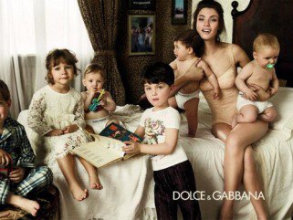 Szüreten a Dolce & Gabbana családdal - Hírek  -  - ++kamp%C3%A1ny, +Dolce+%26+Gabbana, fot%C3%B3sorozat, 