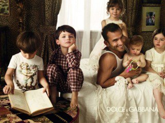 Szüreten a Dolce & Gabbana családdal - Hírek  -  - ++kamp%C3%A1ny, +Dolce+%26+Gabbana, fot%C3%B3sorozat, 