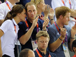 Fel a kezekkel Vilmos herceg! -  -  - ++++Harry, +++Kate+Middelton, ++London+2012, +Vilmos+herceg, olimpia, 