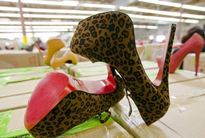 Négymilliárdnyi Louboutin vár bezúzásra - Hírek  -  - +Christian+Louboutin, Louboutin++hamis%C3%ADtv%C3%A1ny, 