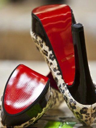 Négymilliárdnyi Louboutin vár bezúzásra - Hírek  -  - +Christian+Louboutin, Louboutin++hamis%C3%ADtv%C3%A1ny, 