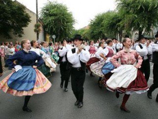 Az ősz legnagyobb bulija - Fesztelen mindennapok -  - +++++++Szeksz%C3%A1rd, +++++++Szigliget, ++++++sz%C5%91l%C5%91, +++++sz%C3%BCret, ++++bort%C3%BAra, +++Baja, ++fesztiv%C3%A1l, +Gy%C3%B6ngy%C3%B6s, Pannonhalma, 