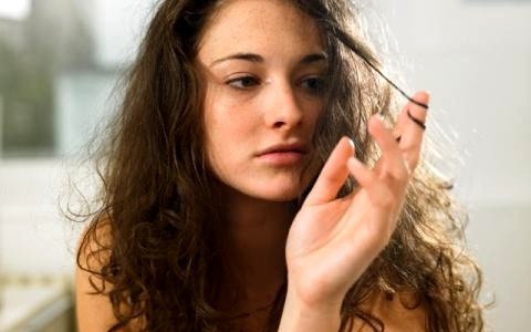 Kefélni tudni kell - SZÉPSÉG - Hajápolás  - ++++g%C3%B6nd%C3%B6r+haj, ++++gubanc, ++++haj, ++++haj%C3%A1pol%C3%A1s, ++++kefe, ++++m%C5%B1haj, +++Tangle+Teezer, ++csom%C3%B3k, +f%C3%A9s%C5%B1, fodr%C3%A1szat, 