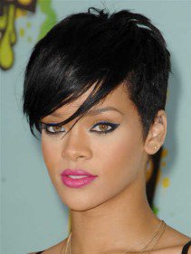 Rövid hajú istennők - DIVAT&STÍLUS - SZÉPSÉG - ++++++Rihanna, ++++++Rihanna+haja, +++++r%C3%B6vid+haj, ++++celebek, +++Emma+Watson, ++f%C3%BCrt%C3%B6k, +fodr%C3%A1sz, frizura, 