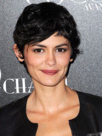 Rövid hajú istennők - DIVAT&STÍLUS - SZÉPSÉG - ++++++Rihanna, ++++++Rihanna+haja, +++++r%C3%B6vid+haj, ++++celebek, +++Emma+Watson, ++f%C3%BCrt%C3%B6k, +fodr%C3%A1sz, frizura, 