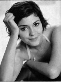 Rövid hajú istennők - DIVAT&STÍLUS - SZÉPSÉG - ++++++Rihanna, ++++++Rihanna+haja, +++++r%C3%B6vid+haj, ++++celebek, +++Emma+Watson, ++f%C3%BCrt%C3%B6k, +fodr%C3%A1sz, frizura, 