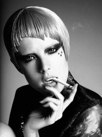 Rövid hajú istennők - DIVAT&STÍLUS - SZÉPSÉG - ++++++Rihanna, ++++++Rihanna+haja, +++++r%C3%B6vid+haj, ++++celebek, +++Emma+Watson, ++f%C3%BCrt%C3%B6k, +fodr%C3%A1sz, frizura, 