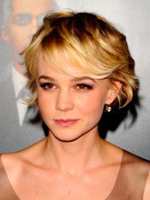 Rövid hajú istennők - DIVAT&STÍLUS - SZÉPSÉG - ++++++Rihanna, ++++++Rihanna+haja, +++++r%C3%B6vid+haj, ++++celebek, +++Emma+Watson, ++f%C3%BCrt%C3%B6k, +fodr%C3%A1sz, frizura, 