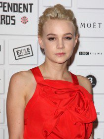 Rövid hajú istennők - DIVAT&STÍLUS - SZÉPSÉG - ++++++Rihanna, ++++++Rihanna+haja, +++++r%C3%B6vid+haj, ++++celebek, +++Emma+Watson, ++f%C3%BCrt%C3%B6k, +fodr%C3%A1sz, frizura, 