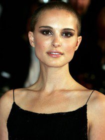 Rövid hajú istennők - DIVAT&STÍLUS - SZÉPSÉG - ++++++Rihanna, ++++++Rihanna+haja, +++++r%C3%B6vid+haj, ++++celebek, +++Emma+Watson, ++f%C3%BCrt%C3%B6k, +fodr%C3%A1sz, frizura, 