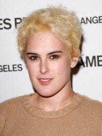 Rövid hajú istennők - DIVAT&STÍLUS - SZÉPSÉG - ++++++Rihanna, ++++++Rihanna+haja, +++++r%C3%B6vid+haj, ++++celebek, +++Emma+Watson, ++f%C3%BCrt%C3%B6k, +fodr%C3%A1sz, frizura, 