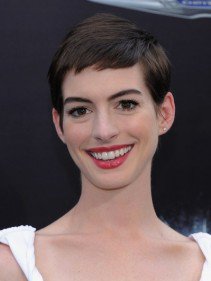 Rövid hajú istennők - DIVAT&STÍLUS - SZÉPSÉG - ++++++Rihanna, ++++++Rihanna+haja, +++++r%C3%B6vid+haj, ++++celebek, +++Emma+Watson, ++f%C3%BCrt%C3%B6k, +fodr%C3%A1sz, frizura, 