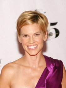 Rövid hajú istennők - DIVAT&STÍLUS - SZÉPSÉG - ++++++Rihanna, ++++++Rihanna+haja, +++++r%C3%B6vid+haj, ++++celebek, +++Emma+Watson, ++f%C3%BCrt%C3%B6k, +fodr%C3%A1sz, frizura, 