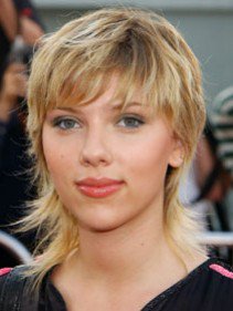 Rövid hajú istennők - DIVAT&STÍLUS - SZÉPSÉG - ++++++Rihanna, ++++++Rihanna+haja, +++++r%C3%B6vid+haj, ++++celebek, +++Emma+Watson, ++f%C3%BCrt%C3%B6k, +fodr%C3%A1sz, frizura, 