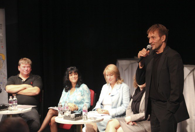 Ősbemutatók és magyar bemutatók a Café Budapest programján -  -  - ++Caf%C3%A9+Budapest+Kort%C3%A1rs+M%C5%B1v%C3%A9szeti+Fesztiv%C3%A1l, +EMKE, Vit%C3%A9zy+Zs%C3%B3fia, 