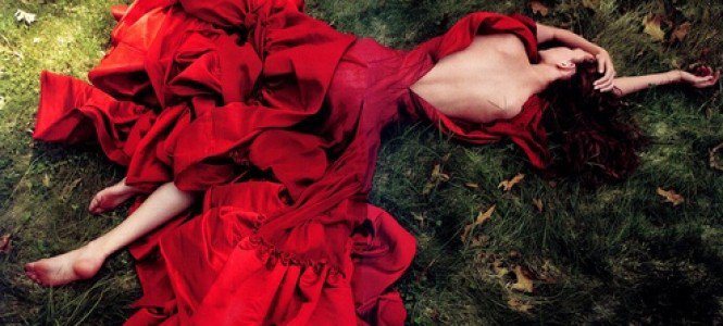 Halott asszonyok balladája -  -  - k%C3%A9kharisnya, 