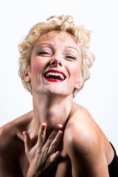 Negyed óra alatt többet ad a hölgyeknek, mint más hónapok alatt - Fesztelen mindennapok -  - +++Don+Juan+menyasszonyai, ++Bart%C3%B3k+Kamarasz%C3%ADnh%C3%A1z, +sz%C3%ADnh%C3%A1z, T%C5%91k%C3%A9s+Nikoletta, 