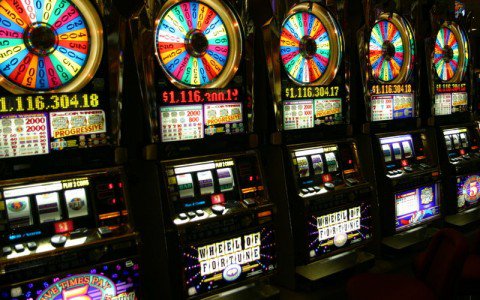 Így járt a félkarú rabló -  -  - +++p%C3%A9nznyer%C5%91+g%C3%A9p, +++szerencsej%C3%A1t%C3%A9k, ++slot+machine, +betiltj%C3%A1k+a+nyer%C5%91g%C3%A9peket+Magyarorsz%C3%A1gon, f%C3%A9lkar%C3%BA+rabl%C3%B3, 