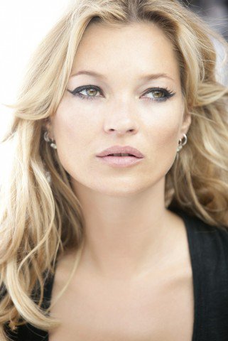 Kate Moss szempilláinak titka - Smink  -  - +++szempillaspir%C3%A1l, ++Rimmel, +Kate+Moss, ScandalEyes+Show+Off, 