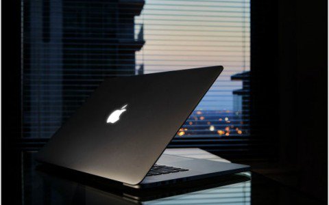 Különleges Apple MacBook Steve Jobs emlékére -  -  - ++MacBook, ++Steve+Jobs, +Apple, aukci%C3%B3, 