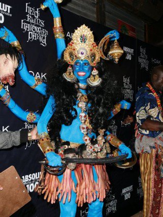 A legszuperebb Halloween partyk és jelmezötletek - DIVAT&STÍLUS - STYLELIFE - %C3%A1larc, ++++++be%C3%B6lt%C3%B6z%C5%91s+buli, ++++++Heidi+Klum, ++++++jelmez, ++++++maskara, ++++++party, ++++++r%C3%A9ms%C3%A9gek, +++++Halloween, 