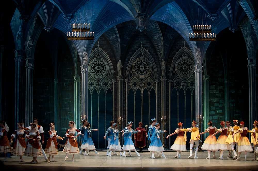 A fantasztikus társulat három előadással szerepel hazánkban -  -  - +++Hatty%C3%BAk+tava, ++Szentp%C3%A9terv%C3%A1ri+Fesztiv%C3%A1l+Balett, +Csiper%C3%B3zsika, Di%C3%B3t%C3%B6r%C5%91, 