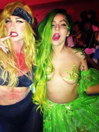 Lányok, ez már kicsit túlzás! - STYLELIFE -  - ++++illeg%C3%A1lis, ++++marihu%C3%A1na, ++++party, ++++Rihanna, +++drog, +++Lady+Gaga, ++celeb, +f%C5%B1, Halloween+jelmez, 