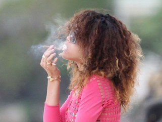 Lányok, ez már kicsit túlzás! - STYLELIFE -  - ++++illeg%C3%A1lis, ++++marihu%C3%A1na, ++++party, ++++Rihanna, +++drog, +++Lady+Gaga, ++celeb, +f%C5%B1, Halloween+jelmez, 