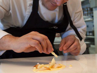 Egy csésze presszókagyló rendel -  -  - +++++Michelin-csillag, +++++polenta, +++++San+Pellegrino, ++++Mauro+Colagreco, +++Cote+d%E2%80%99Azur, ++Gault+Millau, +k%C3%A1v%C3%A9, kagyl%C3%B3, 