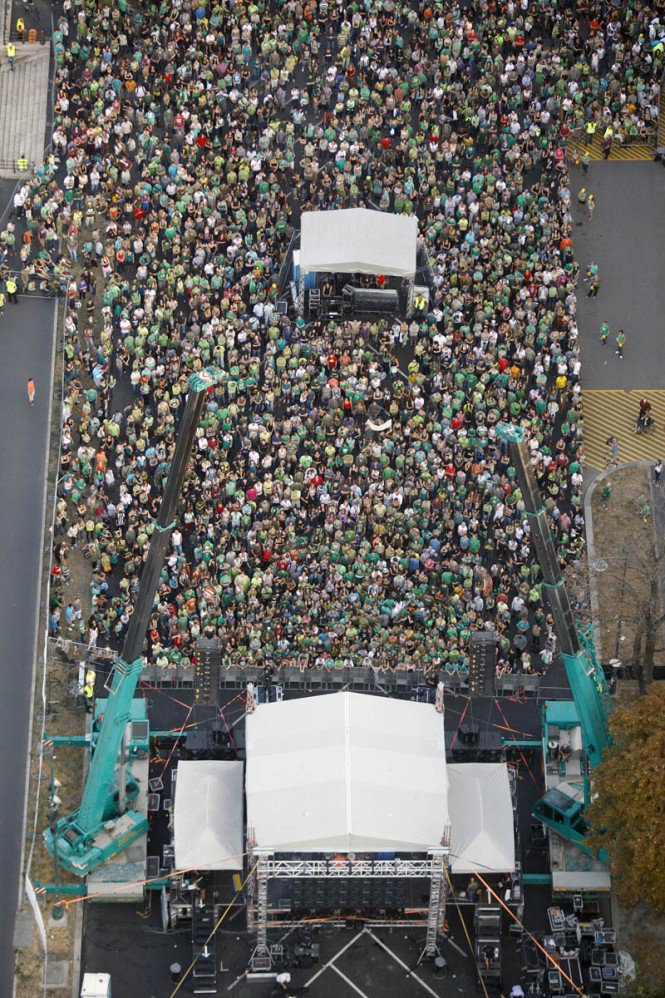 Tízezrek tüntettek a Zöld Pardonért -  -  - demonstráció, nagy feró, pál utcai fiúk, quimby, tüntetés, zöld pardon, zöldpardon bezárás, zp, zp bezárás, 