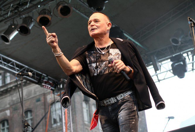 Tízezrek tüntettek a Zöld Pardonért -  -  - demonstráció, nagy feró, pál utcai fiúk, quimby, tüntetés, zöld pardon, zöldpardon bezárás, zp, zp bezárás, 