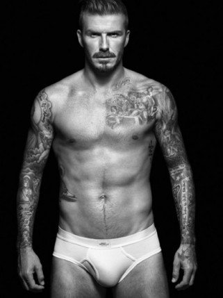David Beckham bajusszal is szexi - DIVAT&STÍLUS - Hírek  - david beckham, David Beckham h%26m, fehérnemű, felsőtest, H%26M, szálkás felsőtest, szexis izmok, 