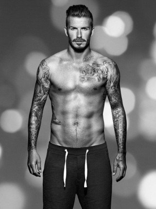 David Beckham bajusszal is szexi - DIVAT&STÍLUS - Hírek  - david beckham, David Beckham h%26m, fehérnemű, felsőtest, H%26M, szálkás felsőtest, szexis izmok, 
