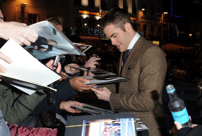 Chris Pine Az öt legenda londoni premierjén -  -  - Az öt legenda, Chris Pine, london, moziműsor, premier filmek, 