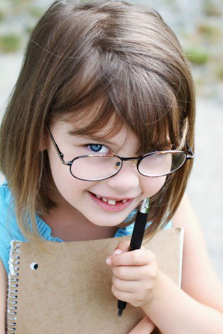 Mik az árulkodó jelek, hogy a gyermek rosszul lát? - Fesztelen mindennapok -  - egészség, gyermek, látás, szem, szemüveg, 